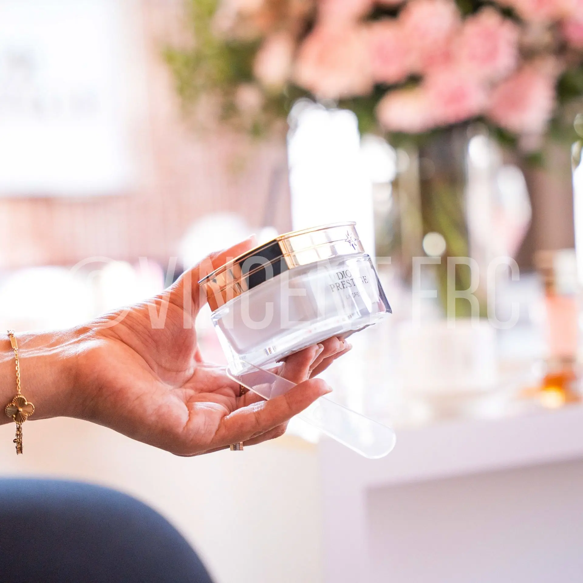 DiorShooting dior produits sans toxic, a la main dior prestige crème